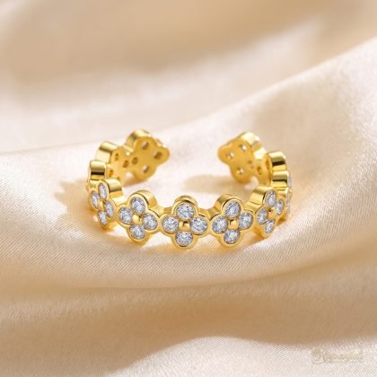 Daisy Eternity Band Ring — Four Petal Blossoms