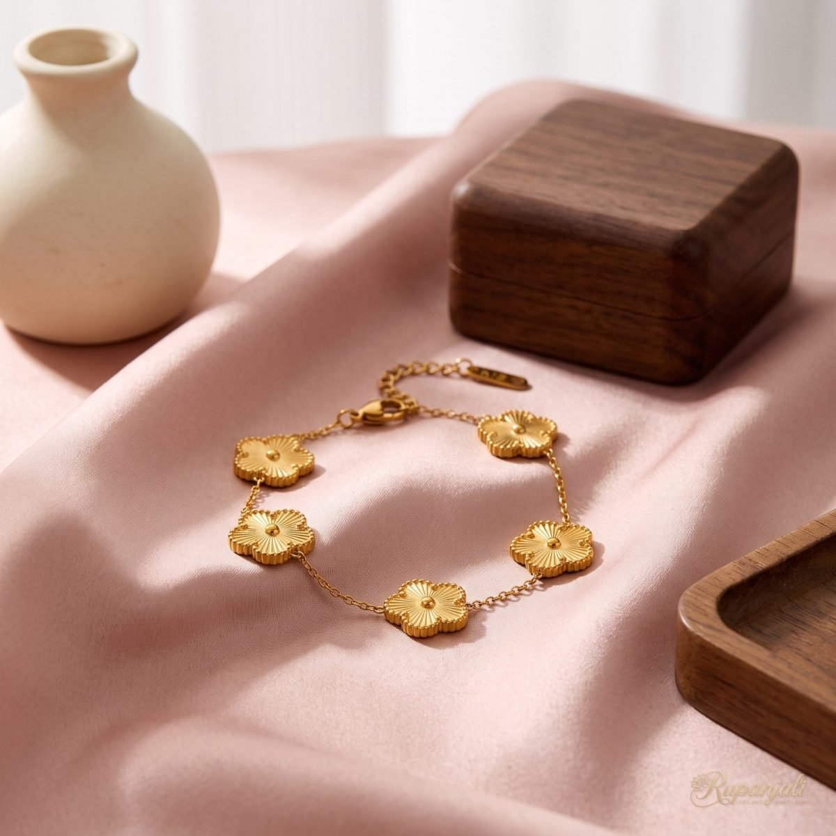 Gold Flower Station Bracelet for Women — Lucky Clover Style 2