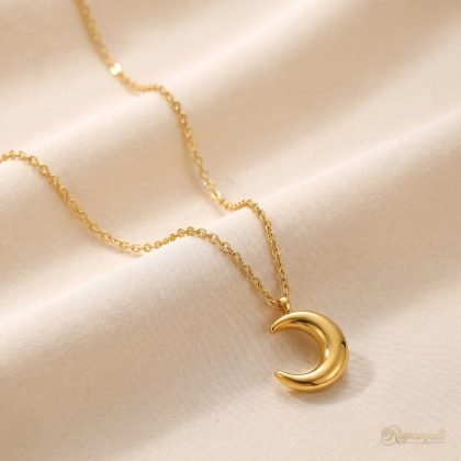 3D Crescent Moon Necklace — Retro Gold Clavicle Chain