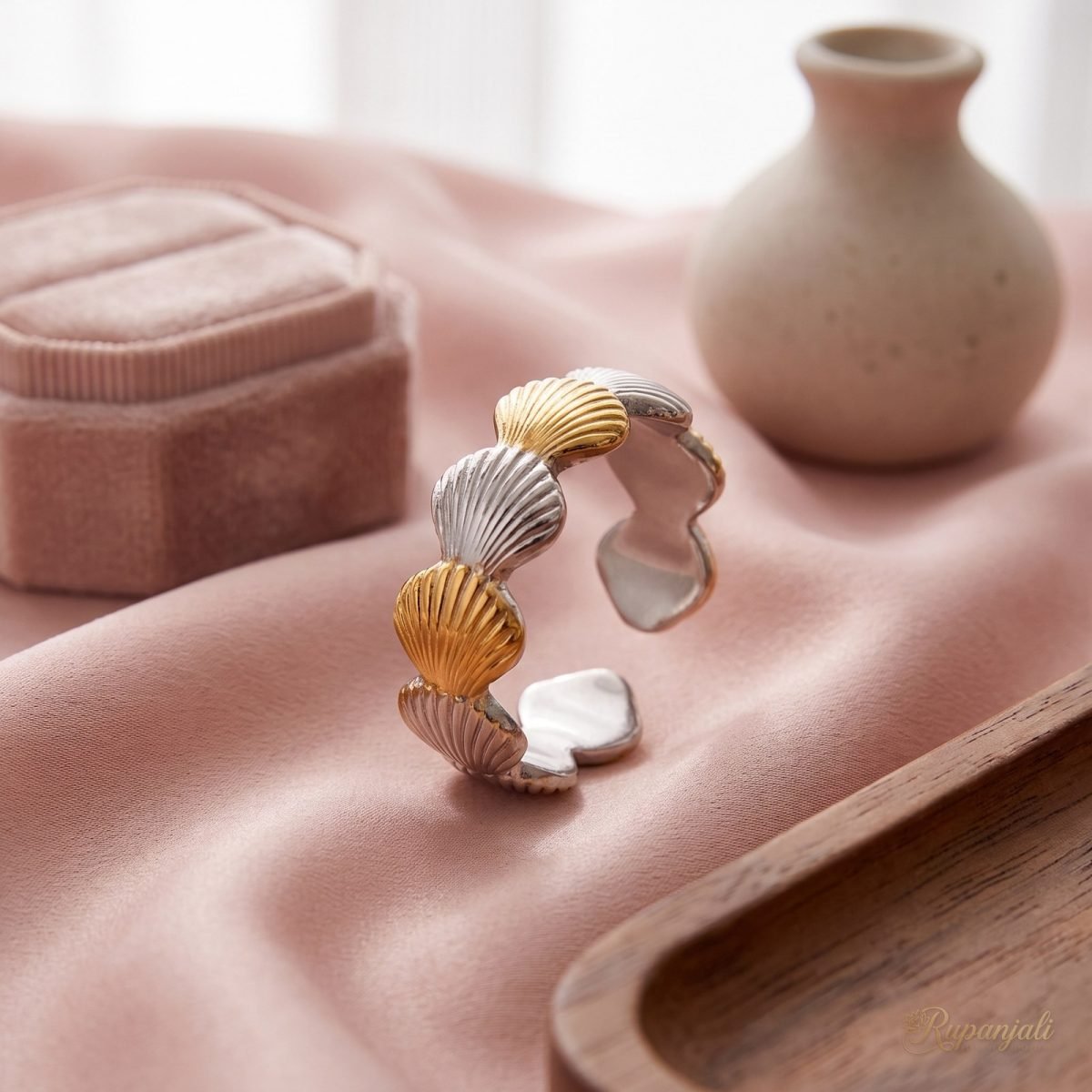 Two-Tone Shell Open Ring — Gold & Silver Scallop Band 2