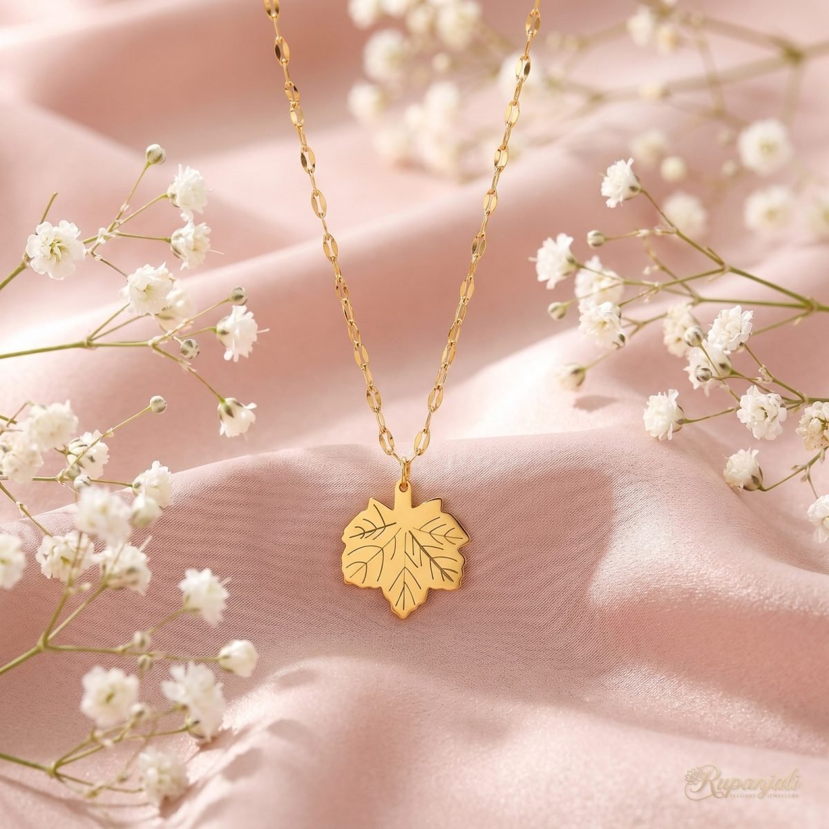 Gold Maple Leaf Pendant Necklace — Sparkling Lip Chain 3