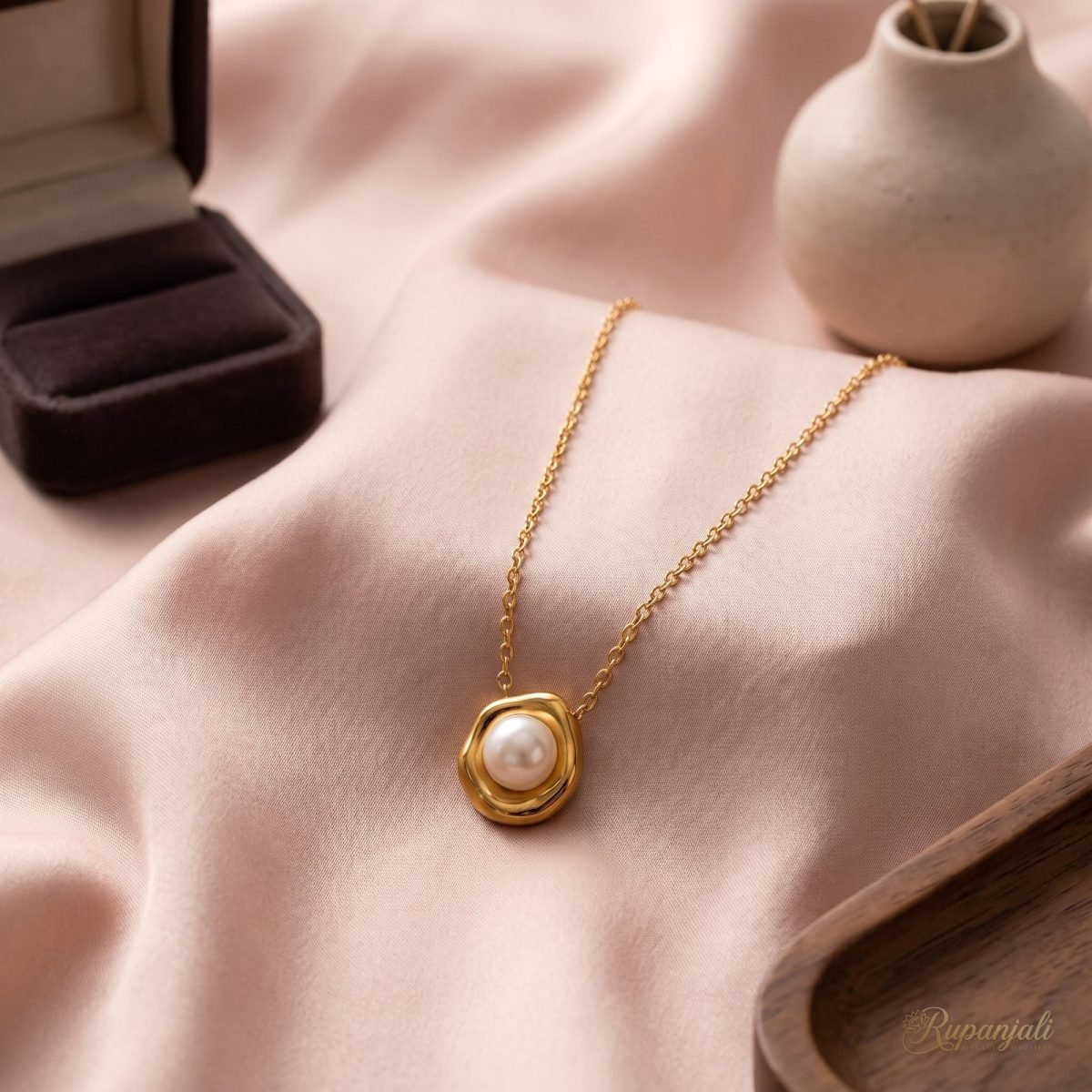 Gold Pearl Nest Pendant Necklace — Dainty Clavicle Chain 2