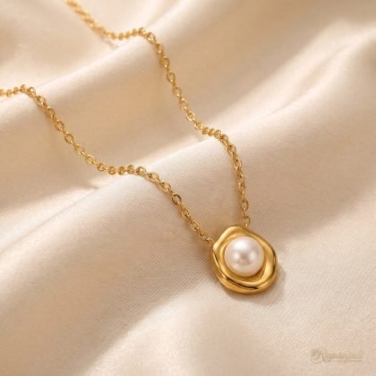Gold Pearl Nest Pendant Necklace — Dainty Clavicle Chain